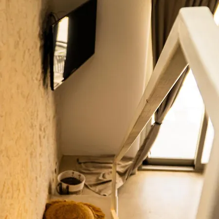 Ήσυχο Κυκλαδίτικο Σπιτι White Stone N8 * Plintri